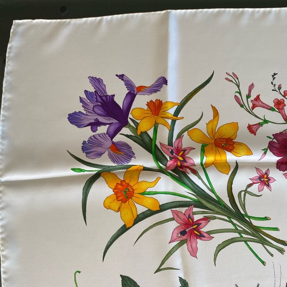Gucci Flora Silk Scarf w/ tags - Picture 7 of 8